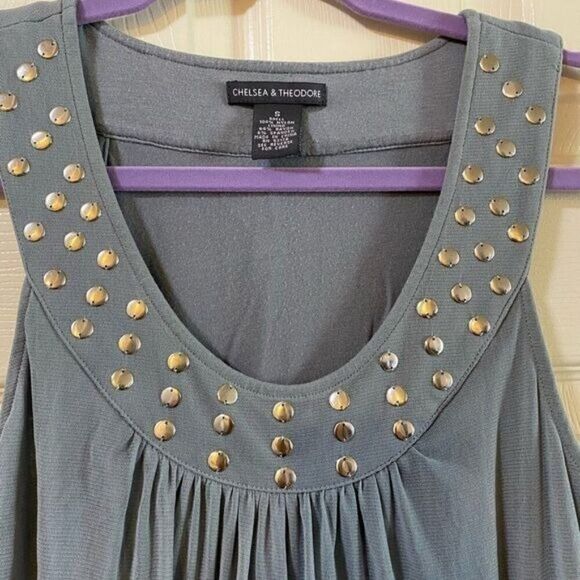 Chelsea & Theodore womens grey studded low cut loose sleeveless pleated blouse S - Picture 2 of 5